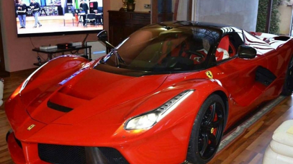 GARÁŽ JE PRE FERRARI LAFERRARI POTUPA, OBÝVAČKA JE TO PRAVÉ MIESTO