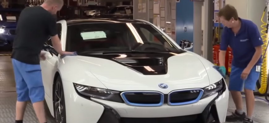 Videli ste, ako sa rodí BMW i8?