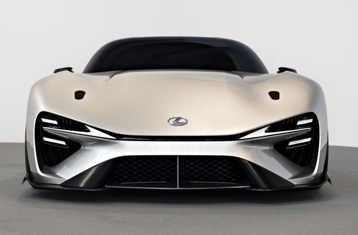 ELEKTRICKÝ NÁSTUPCA LEXUSU LFA? RAZ MOŽNO. NOVÁ GENERÁCIA MÁ DOSTAŤ V8 BITURBO A 950 KONÍ