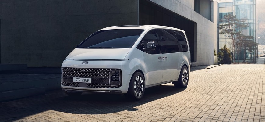 MPV Hyundai Staria 2022 zaútočí na Multivan. Ide aj do Európy, s motorom 2.2 CRDi