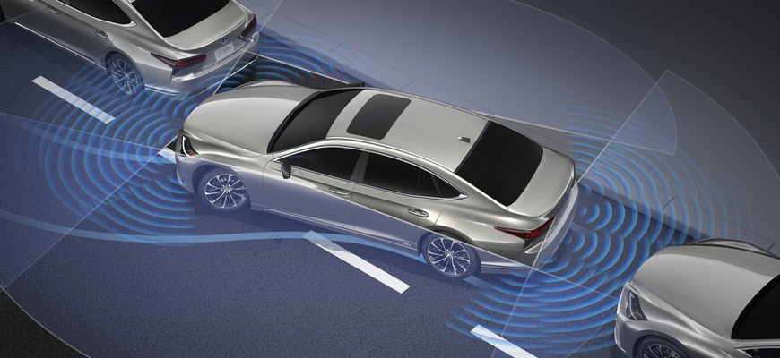 Vrchol podpory vodiča z japonských áut majú asistenty Lexus LS