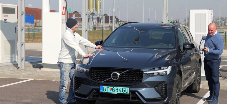 Test Volvo XC60 T8 - 3 motory, 2 pohony, 1 bezpečnosť a kvalita