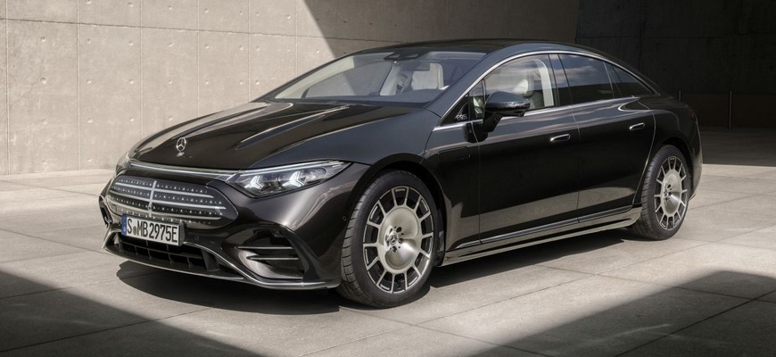Hĺbkovo modernizovaný Mercedes EQS ponúka dojazd viac ako 900 km a riadenie po drôte!