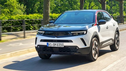 NOVÝ OPEL MOKKA HYBRID SĽUBUJE O 20 % NIŽŠIU SPOTREBU, MÁME AJ JEHO SLOVENSKÚ CENU