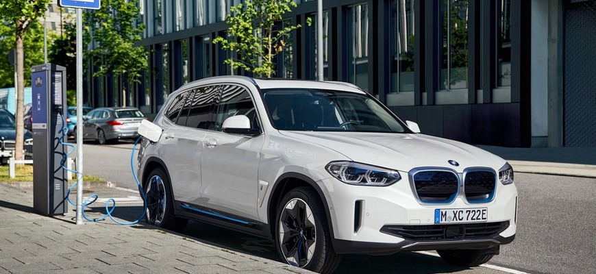 BMW iX3 má vraj väčší dojazd, než si v automobilke mysleli