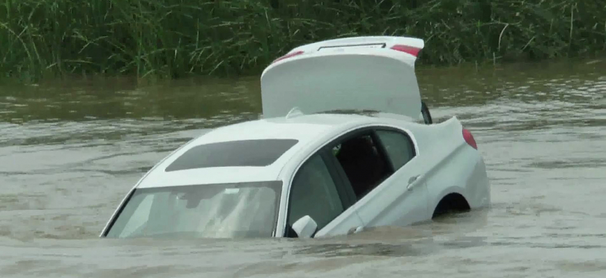 Utopil BMW, lebo na narodky chcel Jaguar