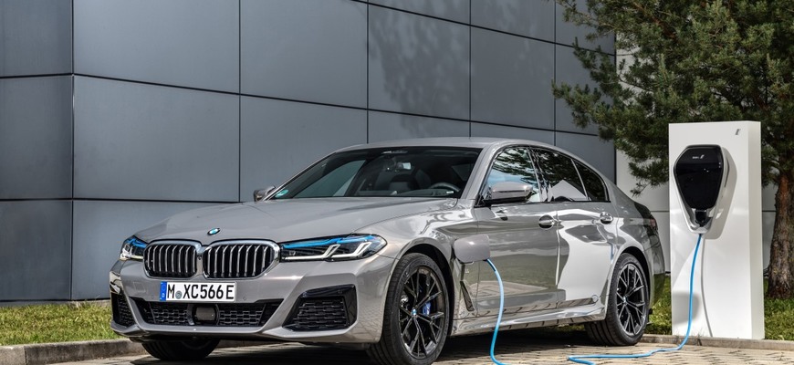 Nové BMW 545e xDrive so 6 valcom ponúkne aj trocha športovosti