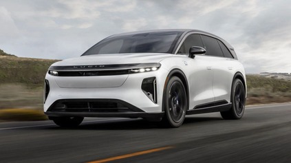 NOVÝ LUCID GRAVITY GT-S OFICIÁLNE: VÝKON BUGATTI ZABALENÝ DO MINIVAN-CROSSOVERU