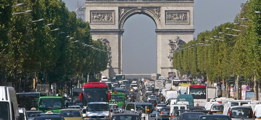 Paríž je na nohách, obmedzenie rýchlosti na 30 kmh vyvolalo demonštrácie a nespokojnosť