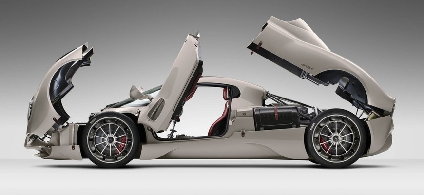 Nové Pagani Utopia kombinuje 864 koní motora V12 AMG s manuálnou prevodovkou