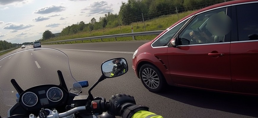 Používate mobil za volantom? Pozor, vidia vás!