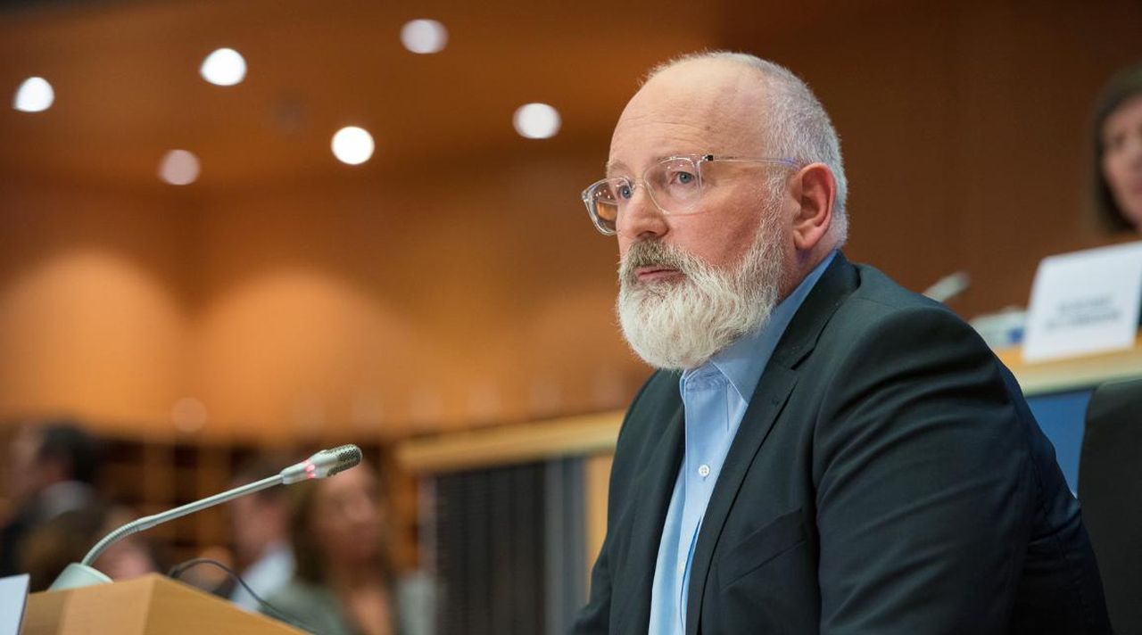 TRESTNÉ OZNÁMENIE NA OTCA GREEN DEALU! ROZDAL TIMMERMANS NEZÁKONNE MILIARDY NA ZELENÝ LOBING?