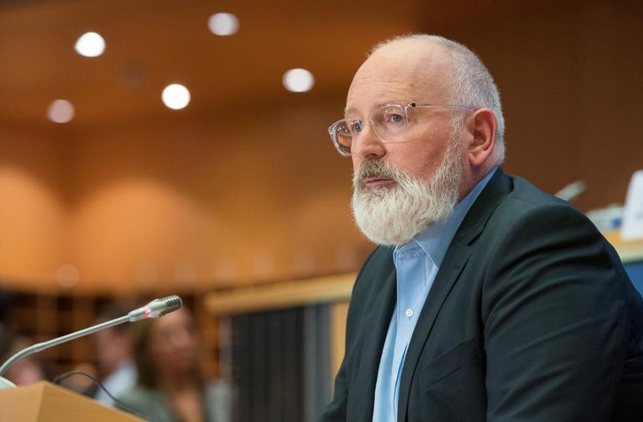 TRESTNÉ OZNÁMENIE NA OTCA GREEN DEALU! ROZDAL TIMMERMANS NEZÁKONNE MILIARDY NA ZELENÝ LOBING?