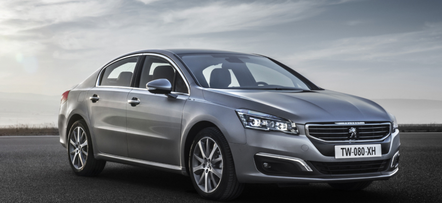 Peugeot 508 sa teraz viac podobá na súrodencov