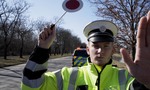 Obmedzujú platnosť STK za skryté previnenie vodičov, nový prístroj má polícia už aj u susedov