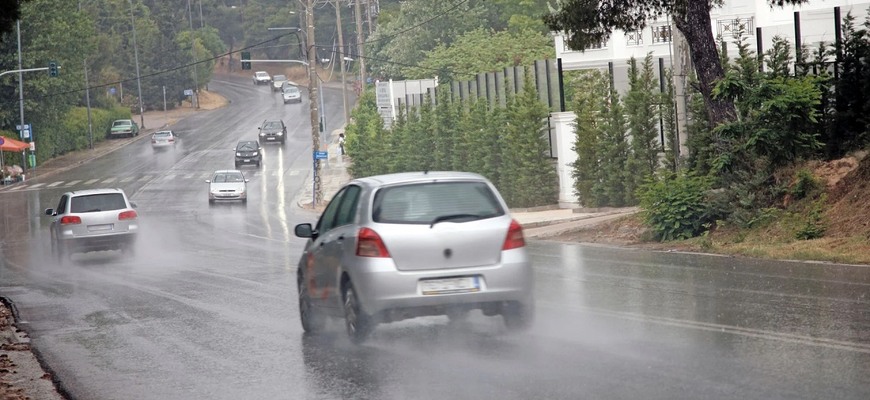 Denné svietenie v daždi bude minulosťou. Európska regulácia odstráni nebezpečný problém