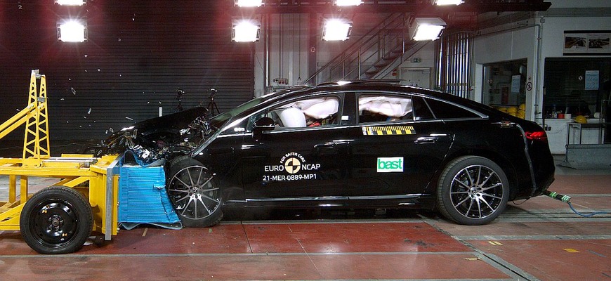 Mercedes-Benz EQS Euro NCAP test: Hľadáte najbezpečnejší elektromobil? Toto je kandidát