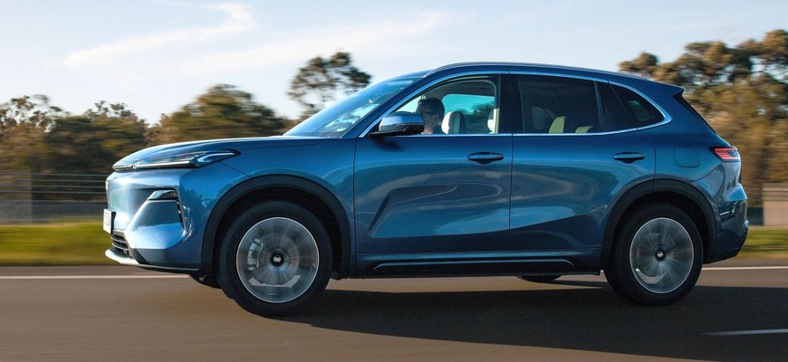 Čínsky plug-in hybrid s väčšou batériou. Je z toho spotreba v Guinnessovej knihe rekordov