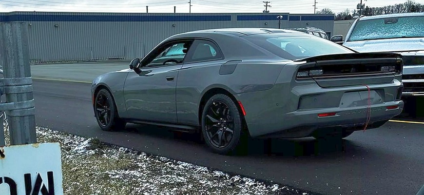 Nový Dodge Charger oficiálne. Stellatis zverejnil prvé fotky vraj predprodukčného kupé