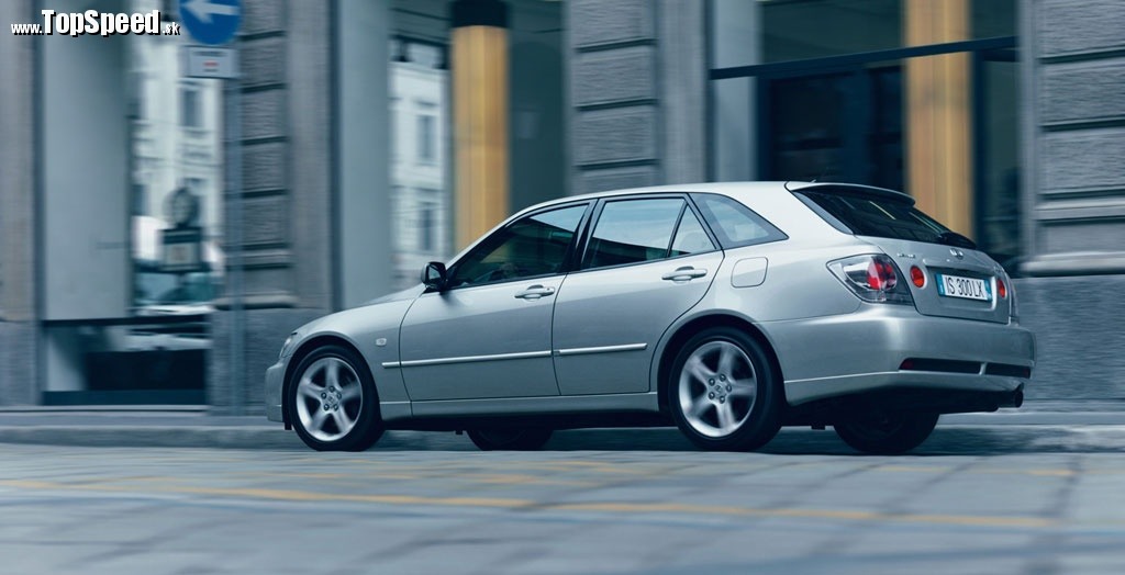 Lexus IS SportCross