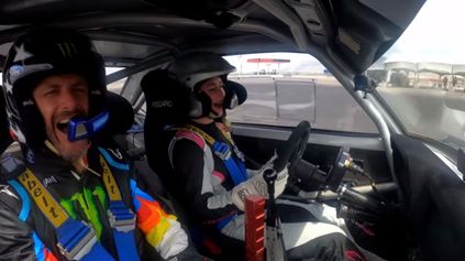 Ken Block učí svoju 13-ročnú dcéru driftovať s Ford Escort MK2 RS