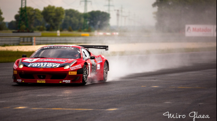 FOTOREPORT FIA GT1 NA SLOVAKIA RINGU: PRETEKY