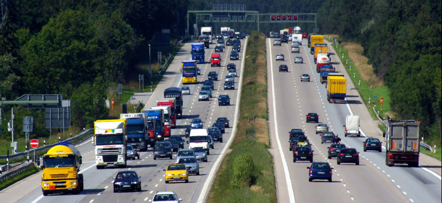 Nemci obabrali EÚ, za diaľnice budú platiť len zahraniční vodiči...