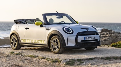 MINI COOPER SE CABRIO: JEDNORÁZOVÝ OTVORENÝ ELEKTROMOBIL TESTUJE POTENCIÁLNY ZÁUJEM