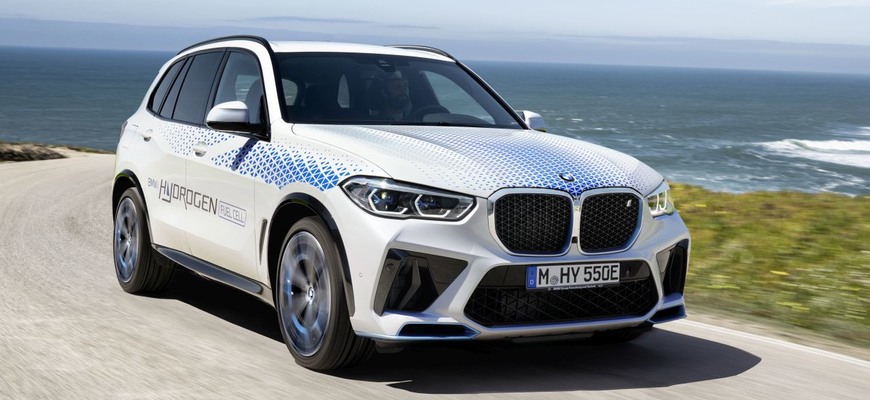 BMW opäť spojilo sily s Toyotou, výsledkom bude iX5 s vodíkovým pohonom, už v roku 2025