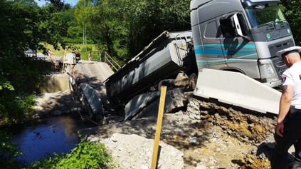 POČKÁME, KÝM SPADNÚ, POTOM ICH MOŽNO OPRAVÍME. VIAC NEŽ TRETINA MOSTOV JE V ZLOM STAVE!