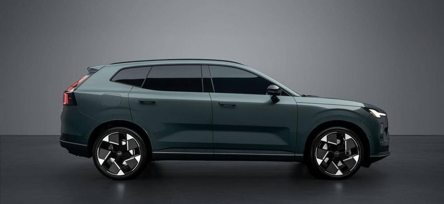 Nové Volvo XC70 detailne. Má tri elektromotory a mimoriadne efektívny benzínový štvorvalec