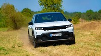 TEST JEEP COMPASS: PEUGEOT POD KOŽOU, JEEP NAVONOK. AKO FUNGUJE ...