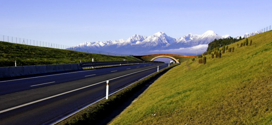 Tri roky sú na výstavbu 9 km diaľnice málo! Kto za to môže?