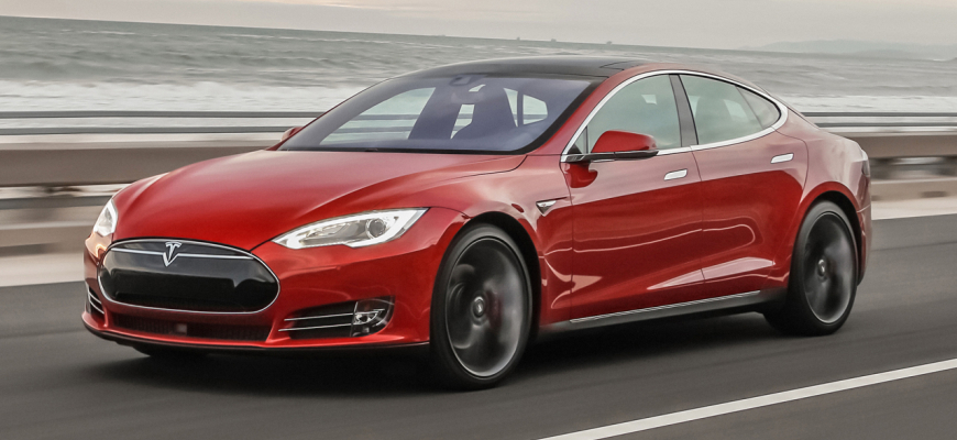 Značka Tesla je v strate, a potrebuje viac ako 500 mil na rozvoj
