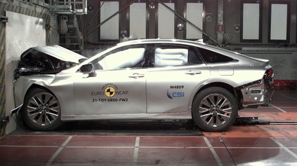 Toyota Mirai Euro NCAP test: prvý vodíkový sedan to má za sebou. Je bezpečné v ňom búrať?