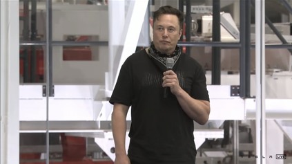 Elon Musk tvrdí, že potrvá 30 až 40 rokov, kým elektromobily nahradia klasické autá