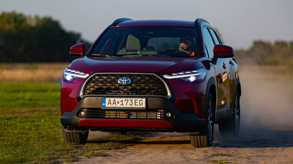 TEST TOYOTA COROLLA CROSS 1.8 HYBRID: MÔŽE EŠTE PREKVAPIŤ?