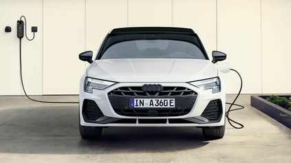 AUDI A3 PLUG-IN HYBRID: ELEKTROMOBIL A BENZÍNOVÝ HATCHBACK V JEDNOM, NA BATERKU DÁ SKORO 150 KM
