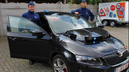 Belgický policajný KITT budí pozornosť. Má naša polícia podobné auto?