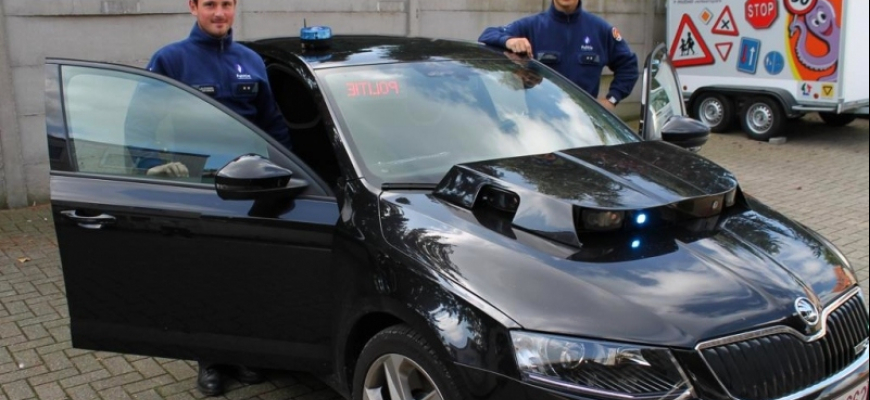 Belgický policajný KITT budí pozornosť. Má naša polícia podobné auto?