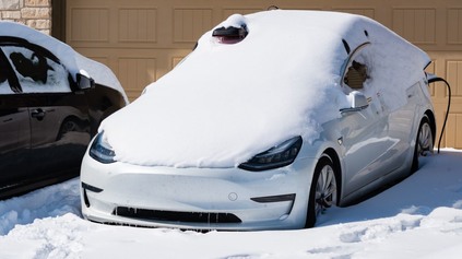 Tesla má problém s rozmrazovaním okien a vyhrievaním. Firmu už kvôli tomu vyšetrujú úrady