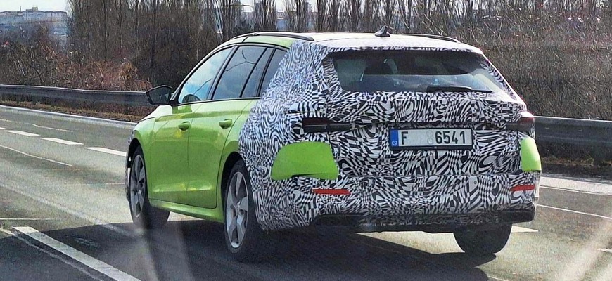 Modernizovaná Škoda Octavia na promenáde po českej diaľnici len pár týždňov pred premiérou