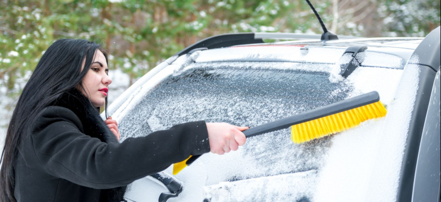 O auto v zime a pohodu sa postarajú tieto pomôcky. A čo vaše tipy?