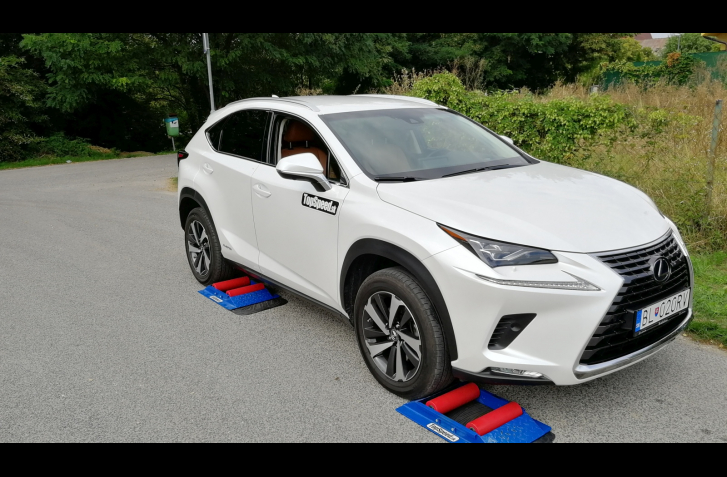 LEXUS NX 300H 4X4 TEST