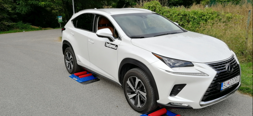 Lexus NX 300h 4x4 test