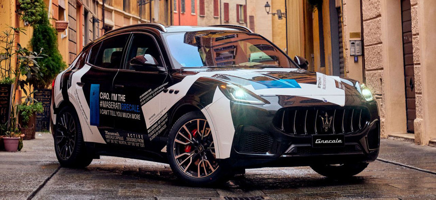 Maserati Grecale takmer úplne zhodilo kamufláž, debutovať má o päť týždňov