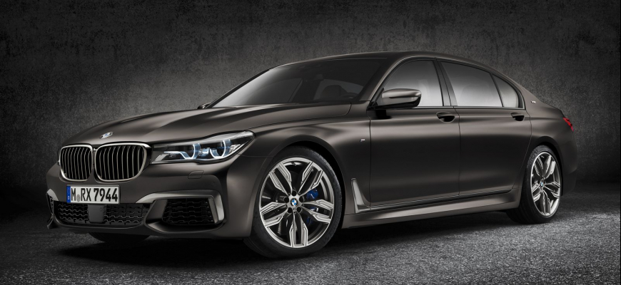 BMW M760Li xDrive má motor V12 a dokáže cestovať rýchlosťou 305 km/h