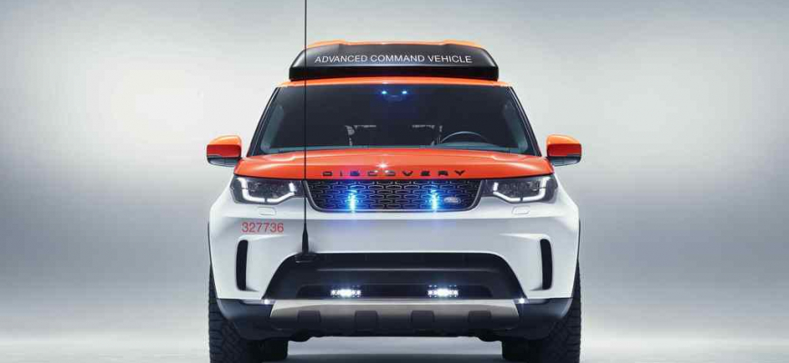 Špeciálne upravený Land Rover Discovery má na streche drona