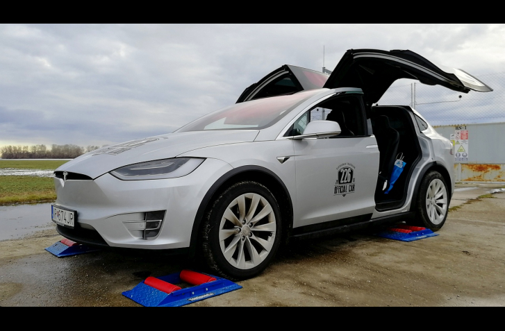 TESLA MODEL X 4X4 TEST