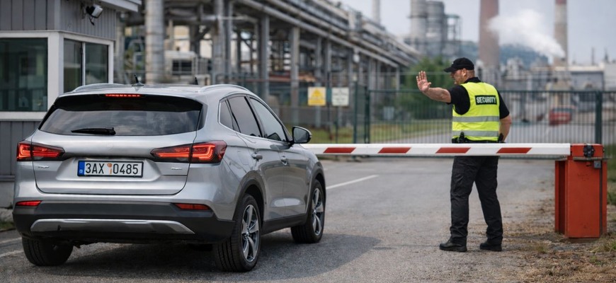 Zákaz vjazdu čínskych áut: Firmy aj armáda sa obávajú špionáže